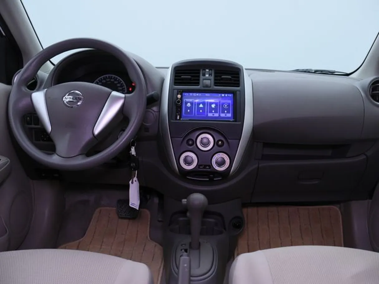 Car image 14