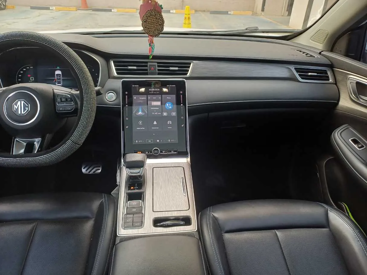 Car image 16