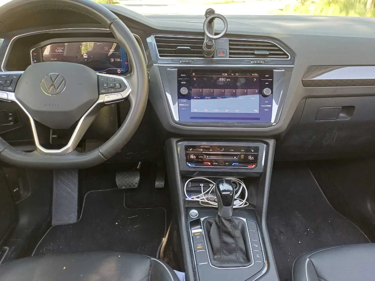 Car image 16