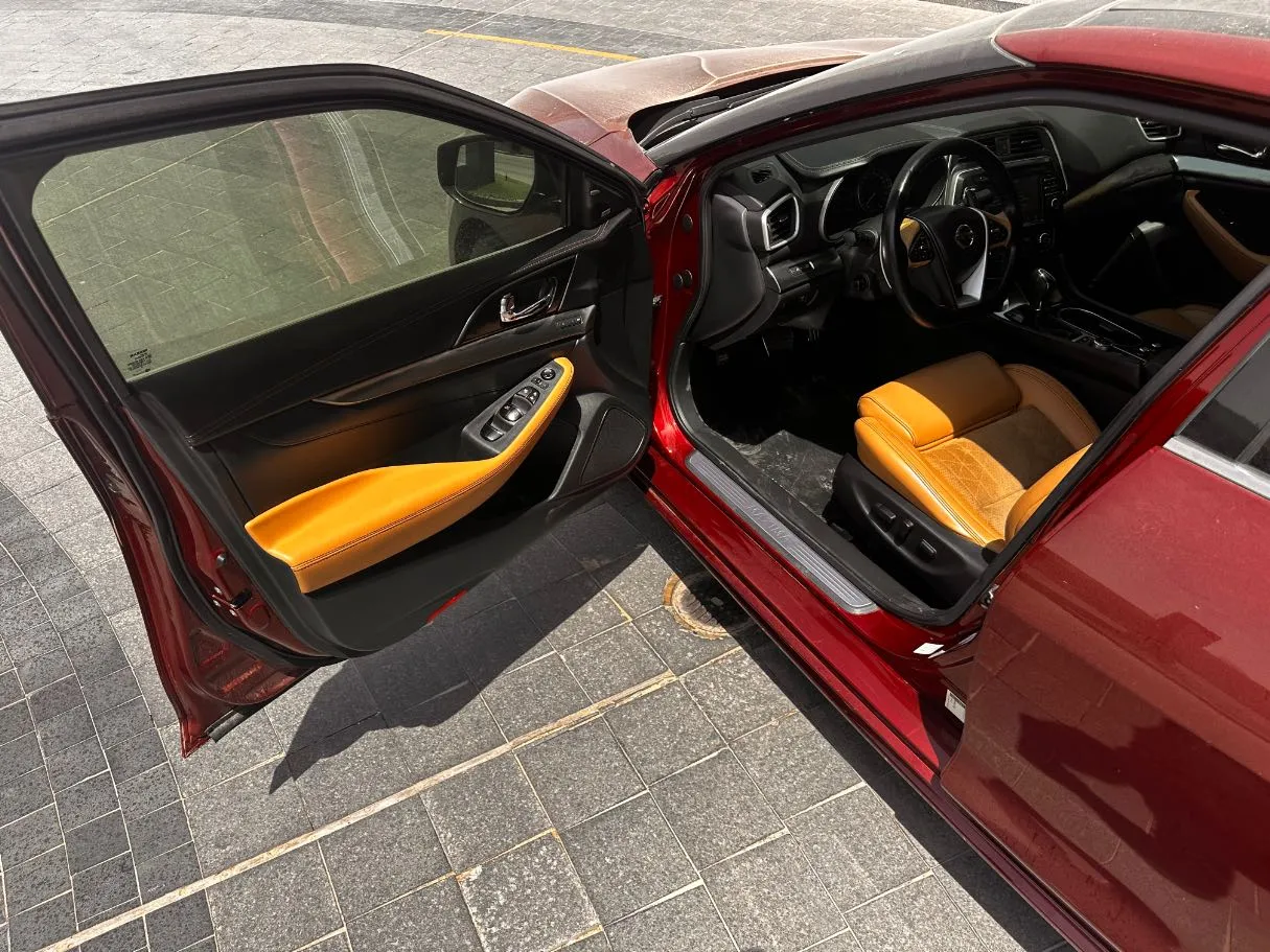 Car image 11