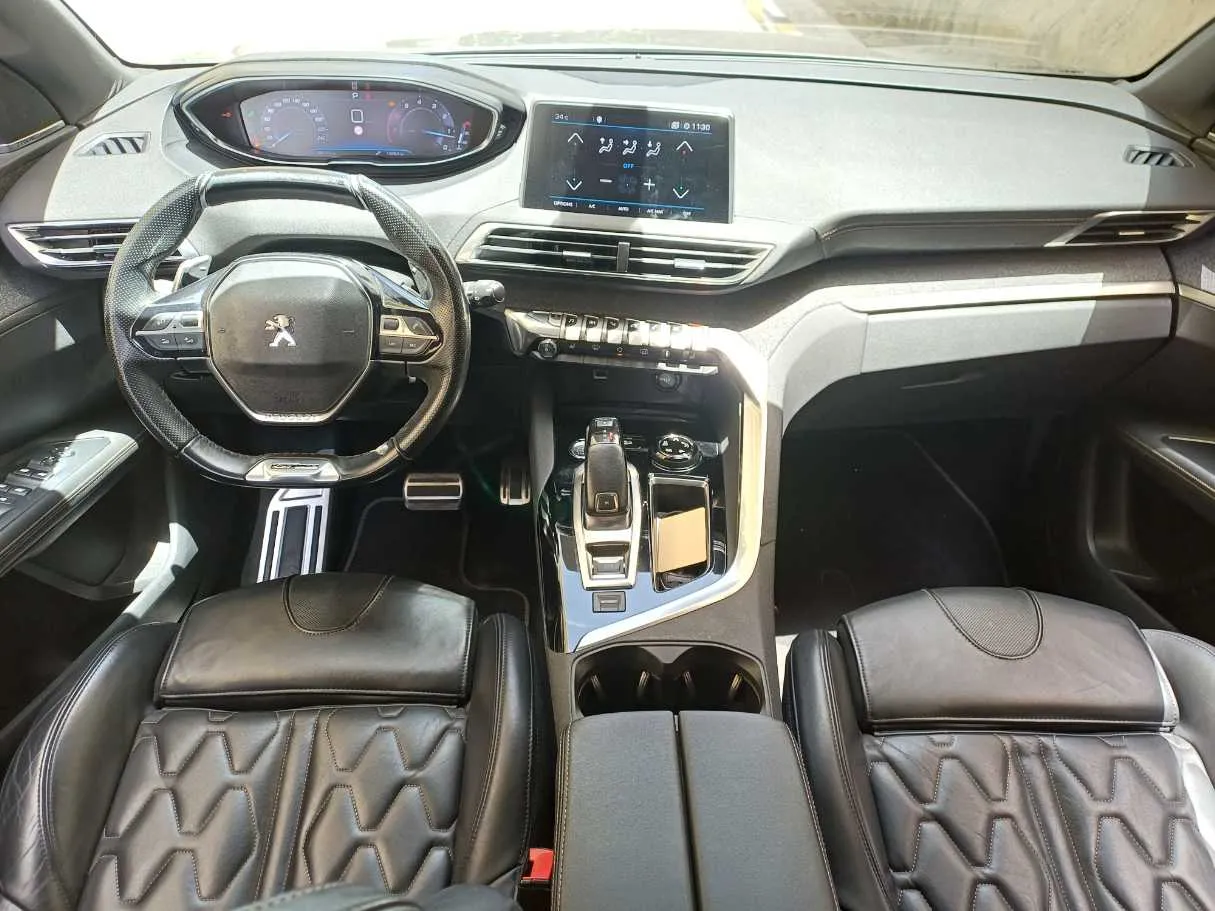 Car image 15