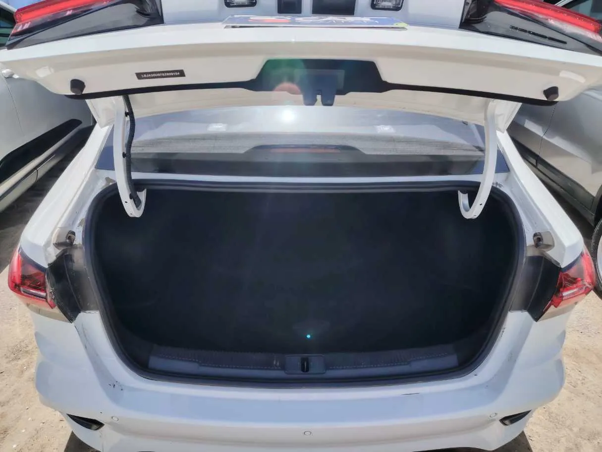 Car image 29