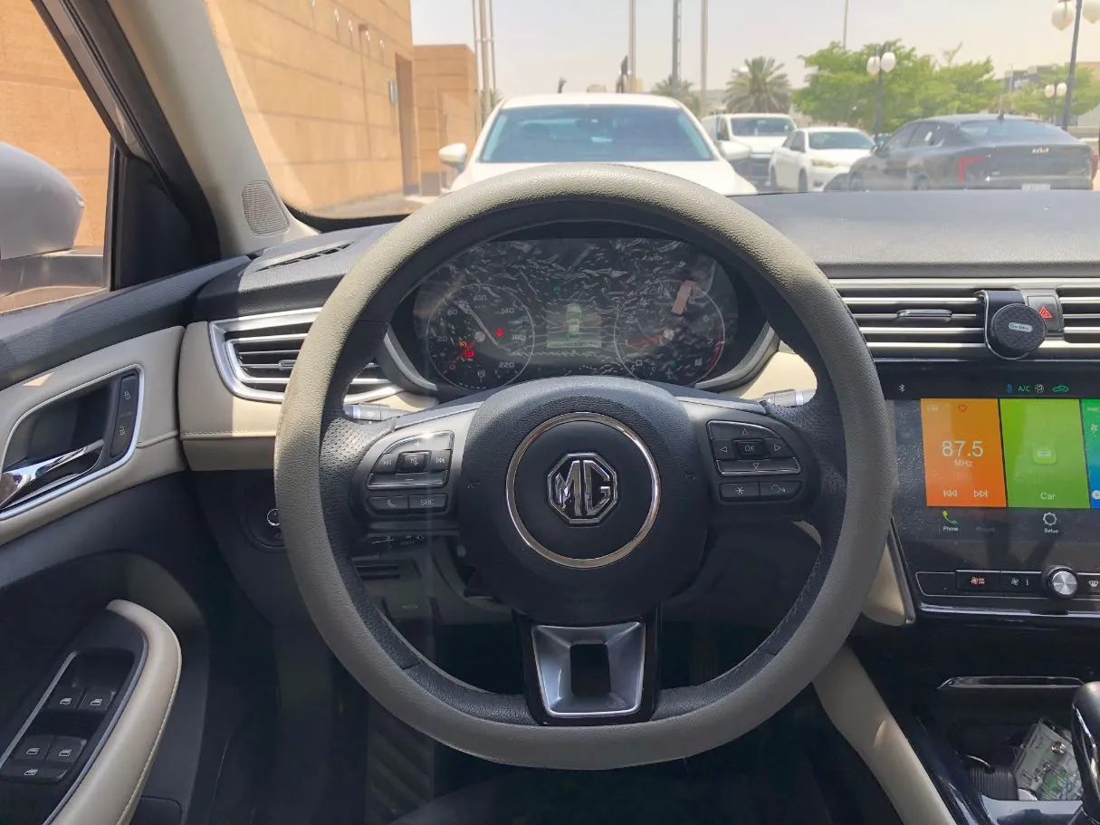 Car image 18