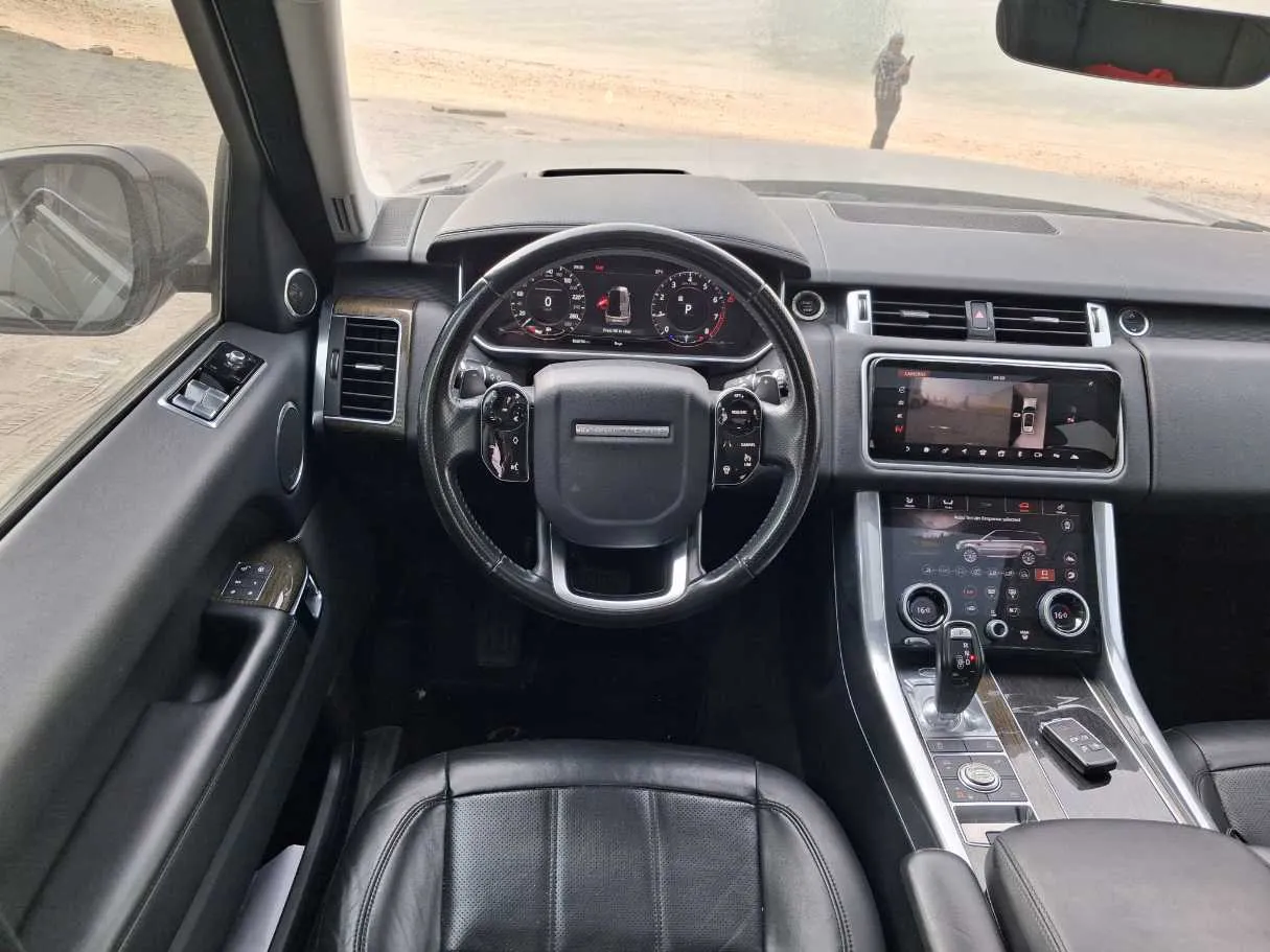 Car image 17