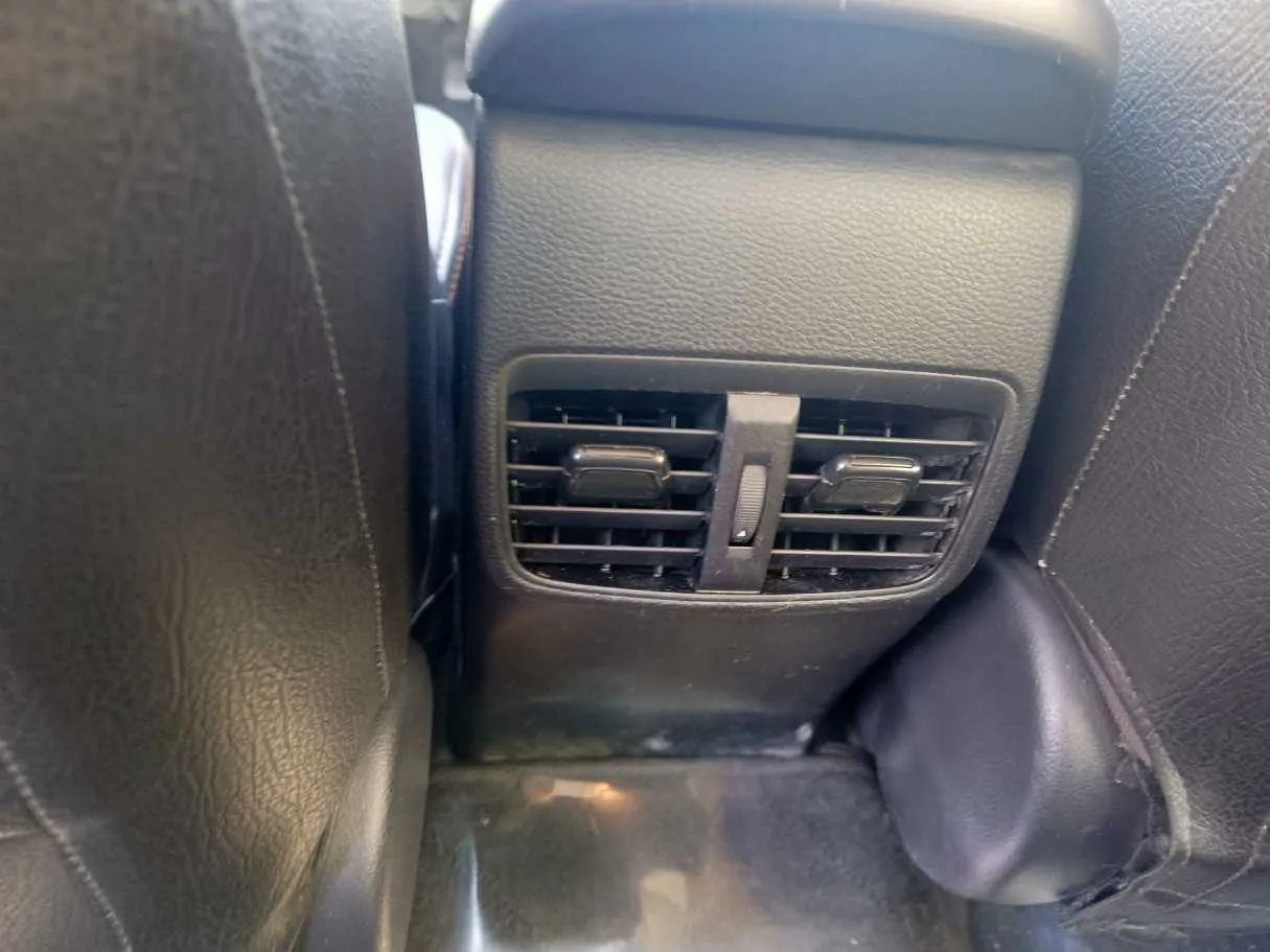 Car image 27