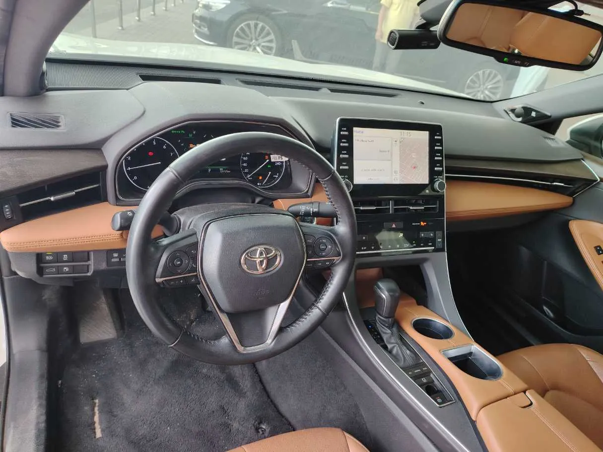 Car image 16