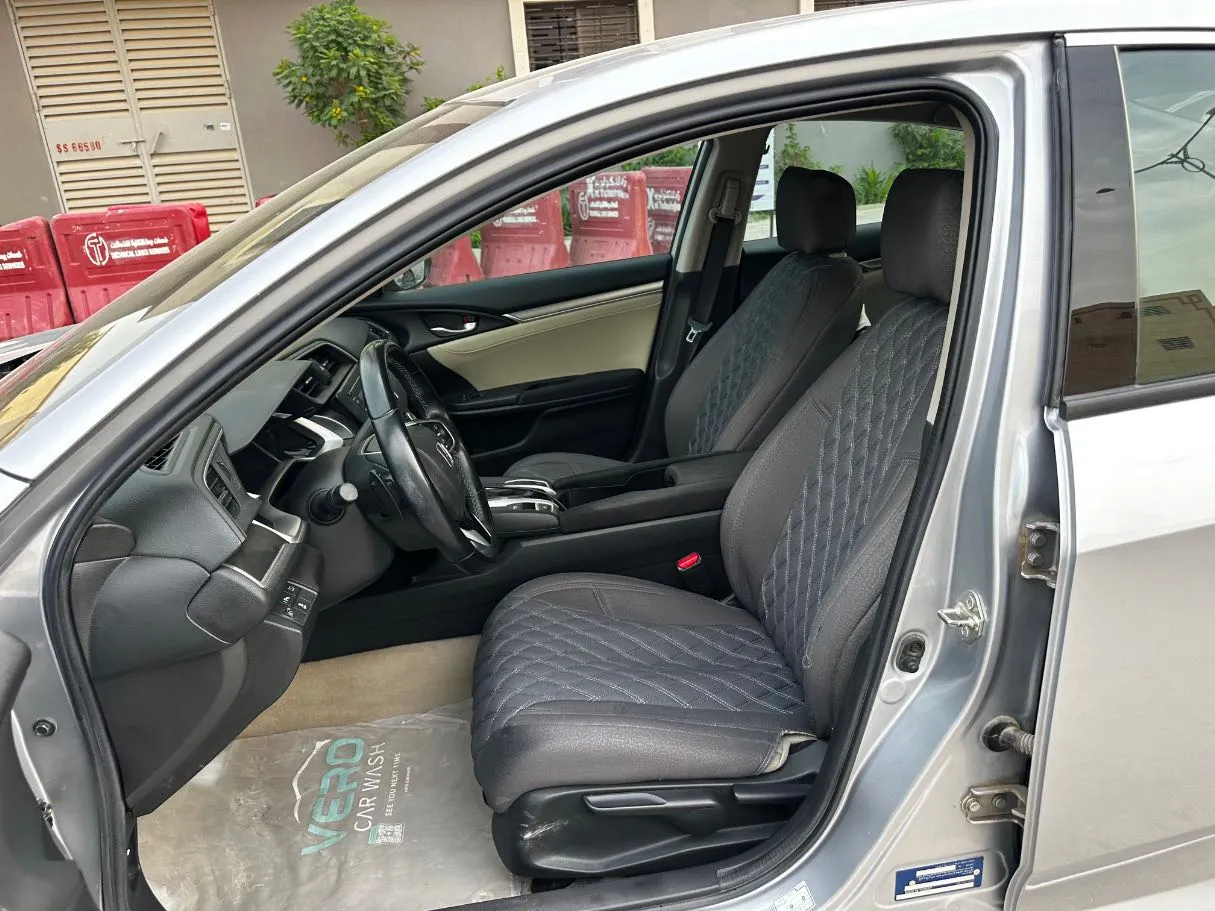 Car image 12