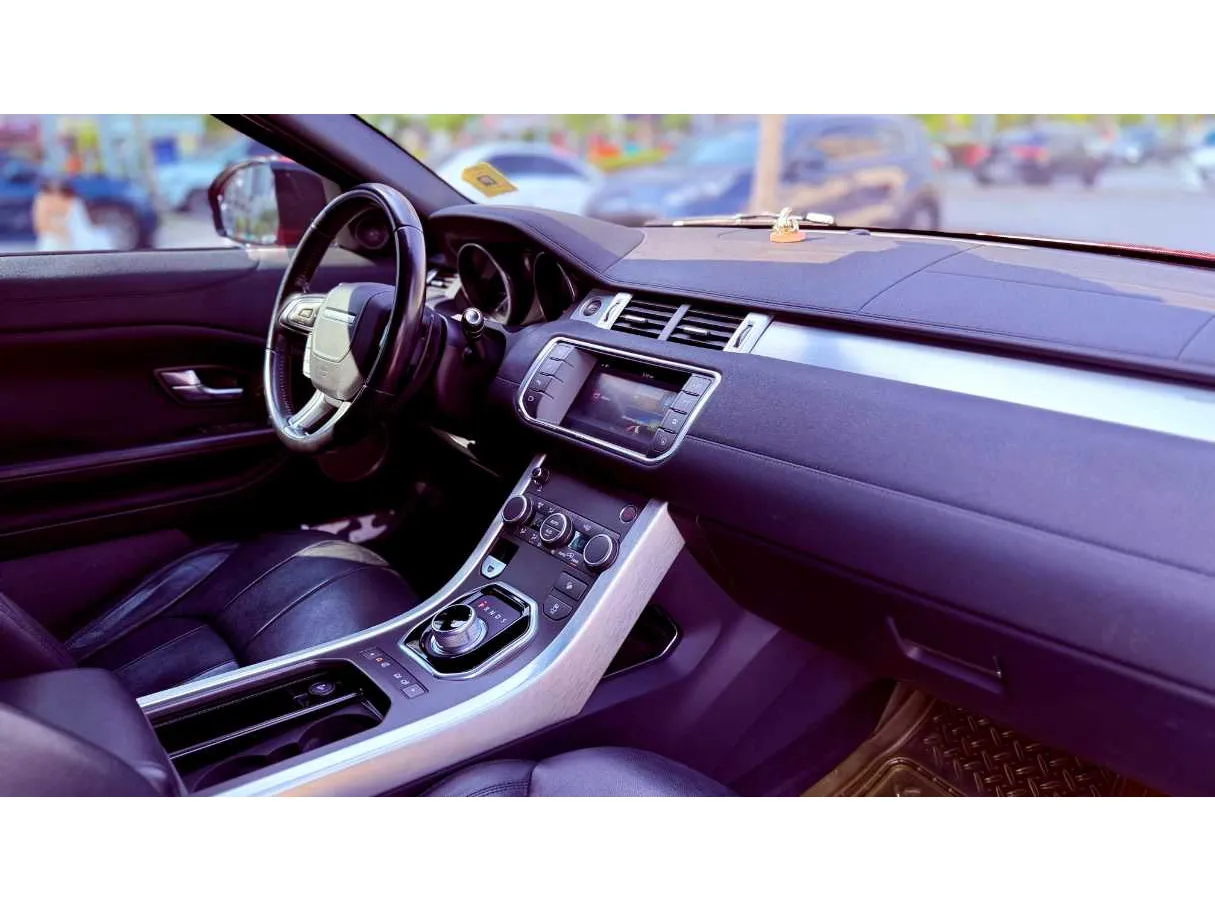 Car image 9