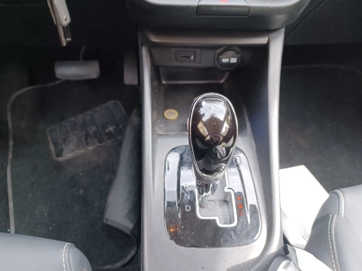 Car image 14