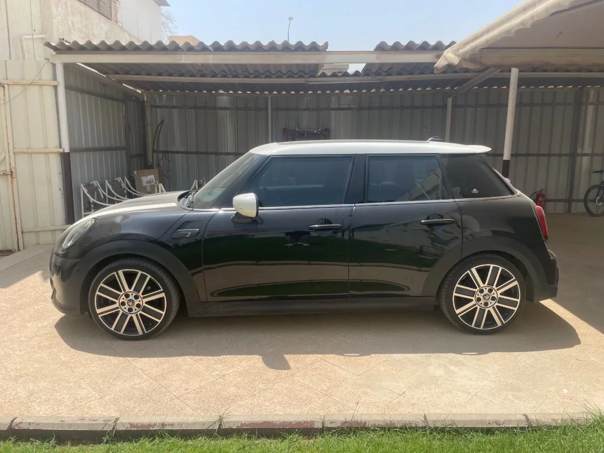 Car image 8