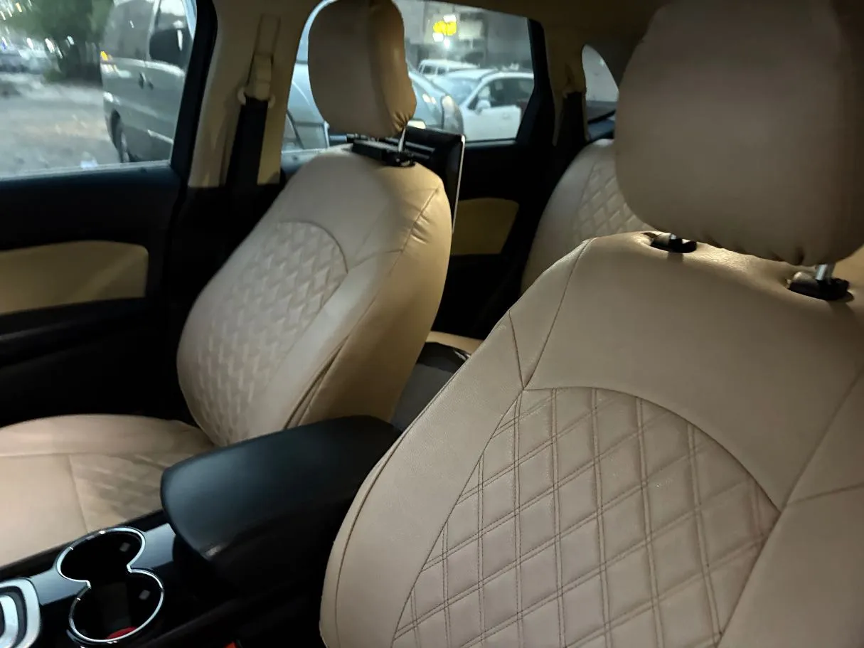 Car image 13