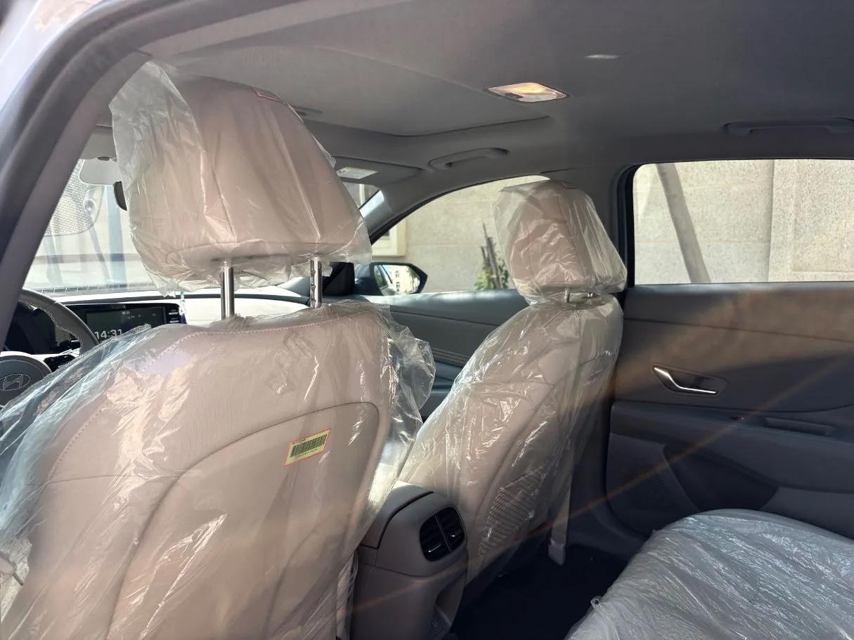 Car image 17