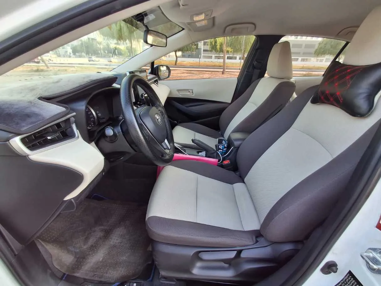 Car image 12