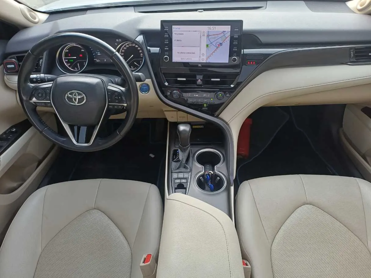 Car image 17