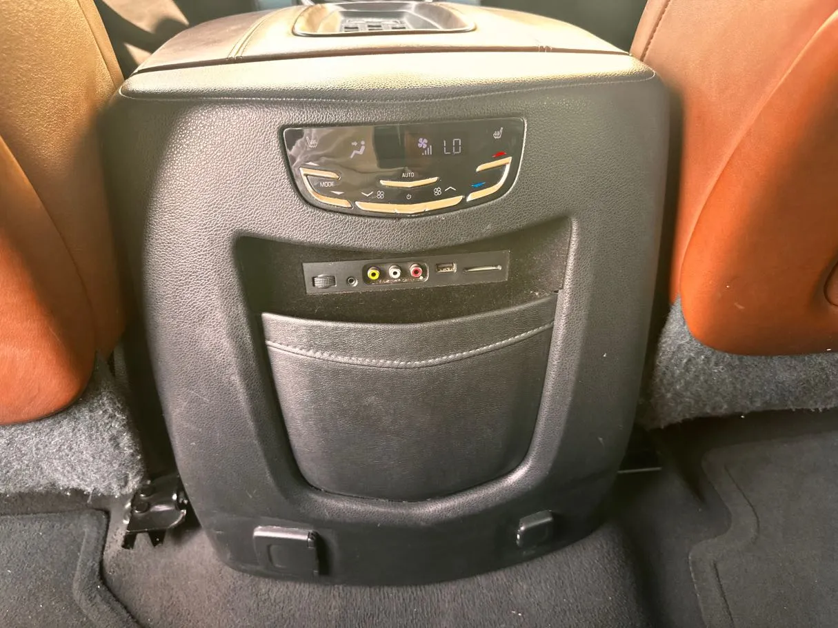 Car image 30