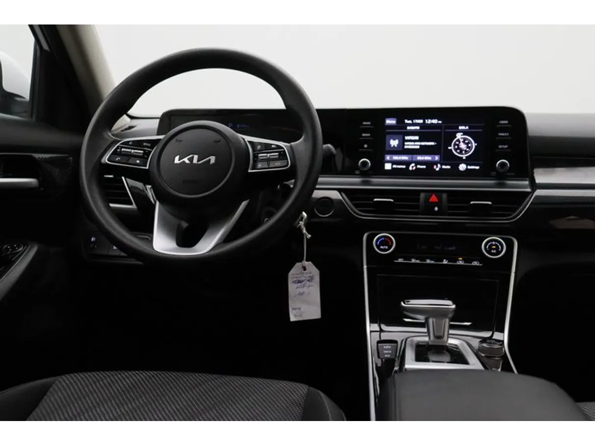 Car image 15