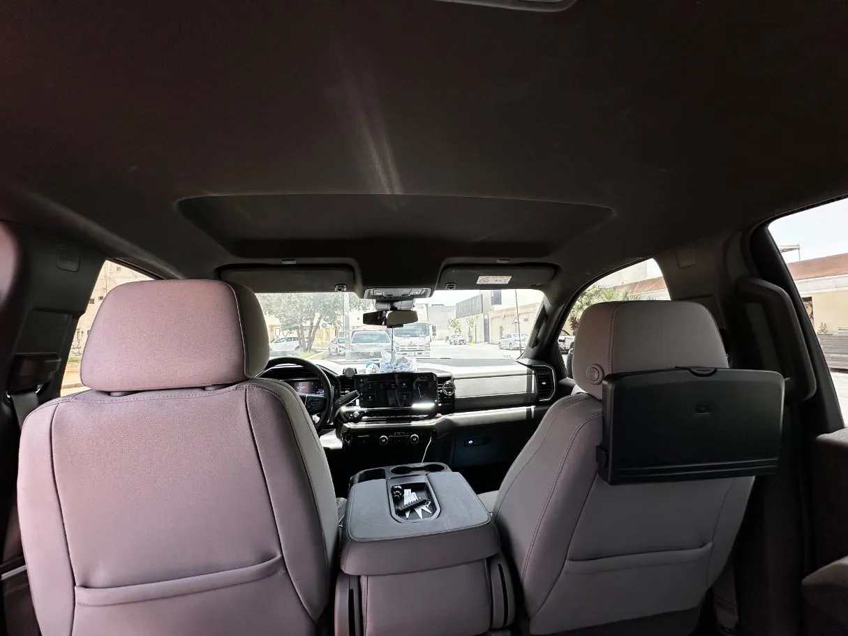 Car image 17