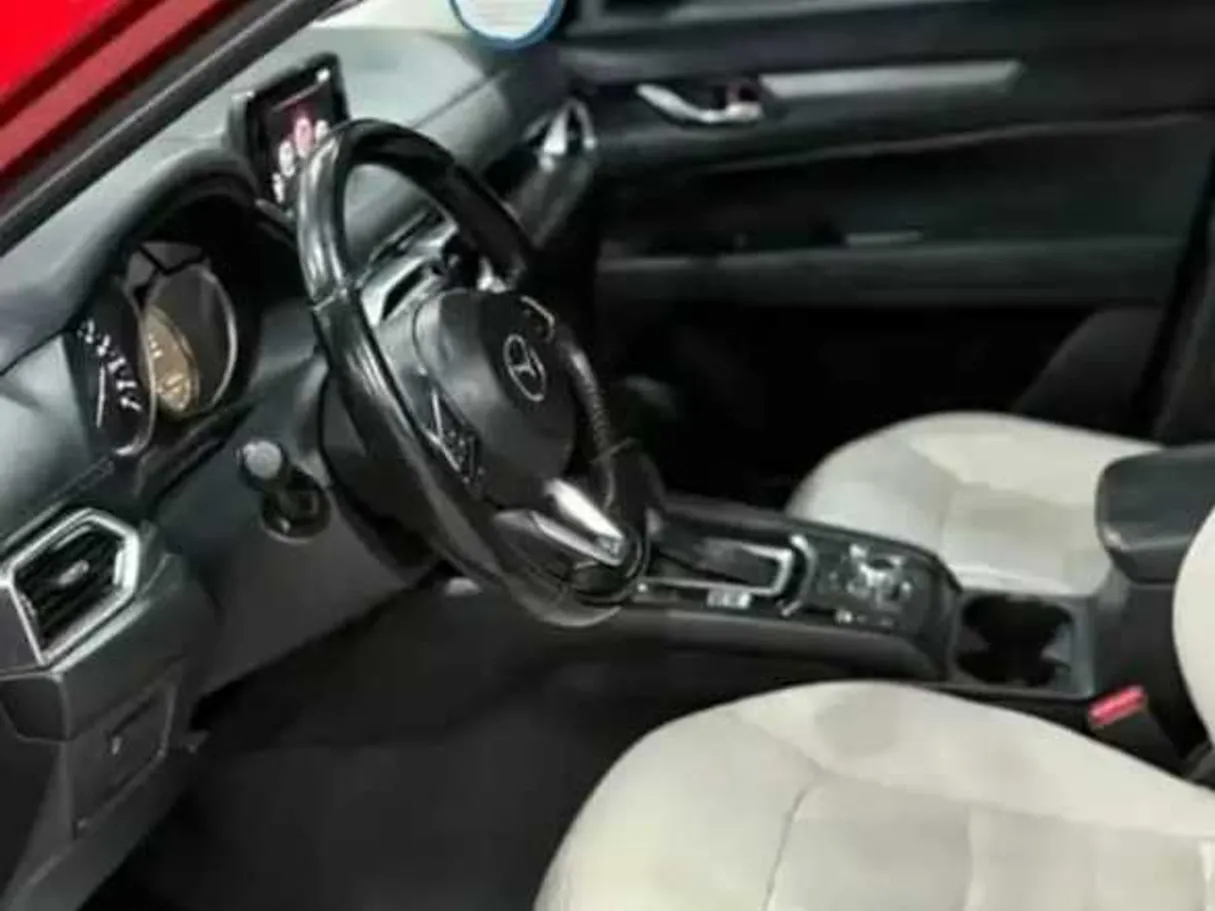 Car image 12