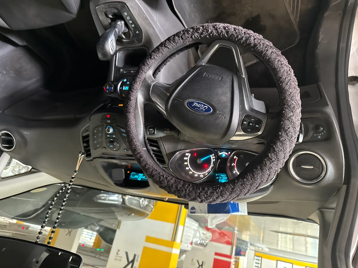 Car image 5