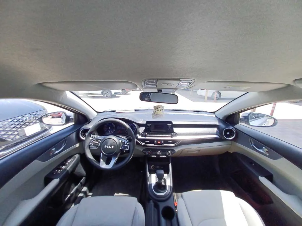Car image 13