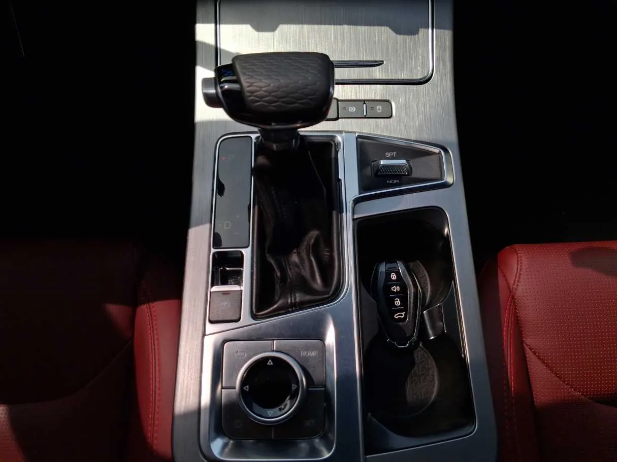 Car image 16