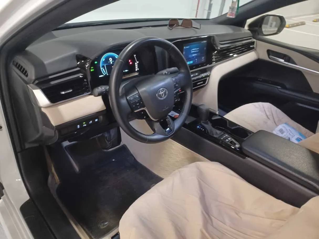 Car image 11