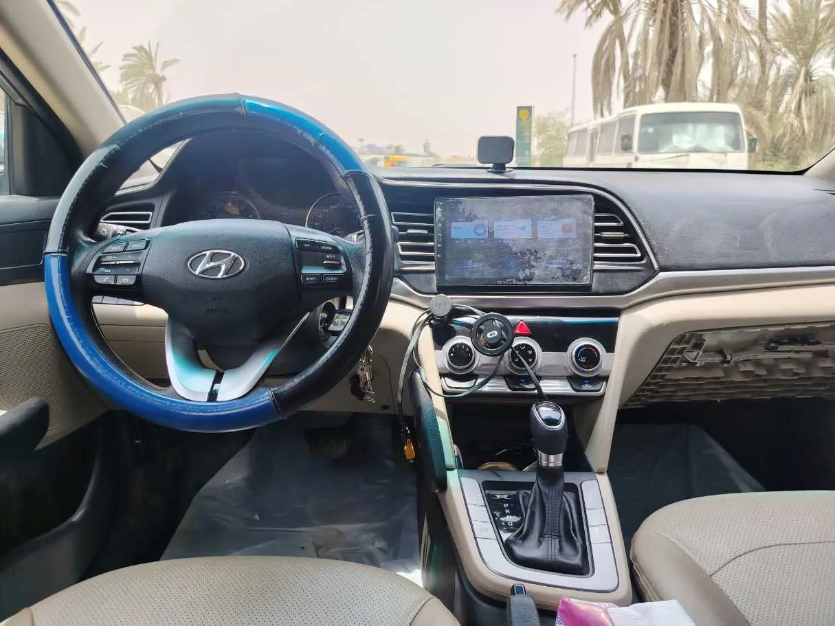 Car image 19