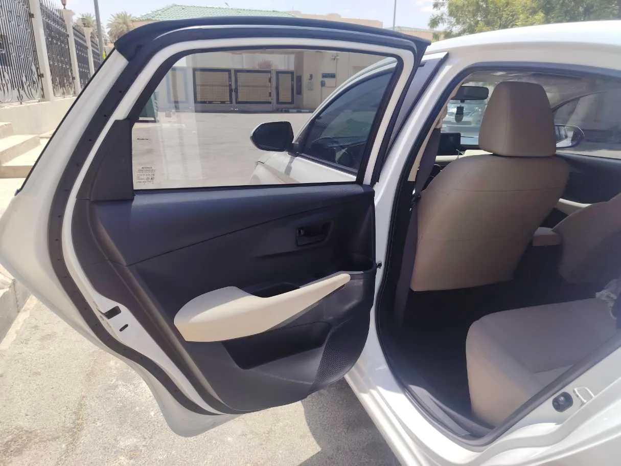 Car image 15