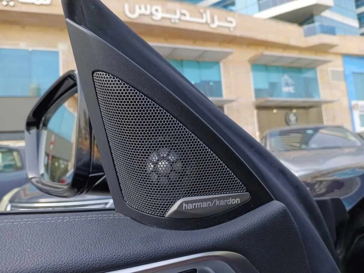Car image 23