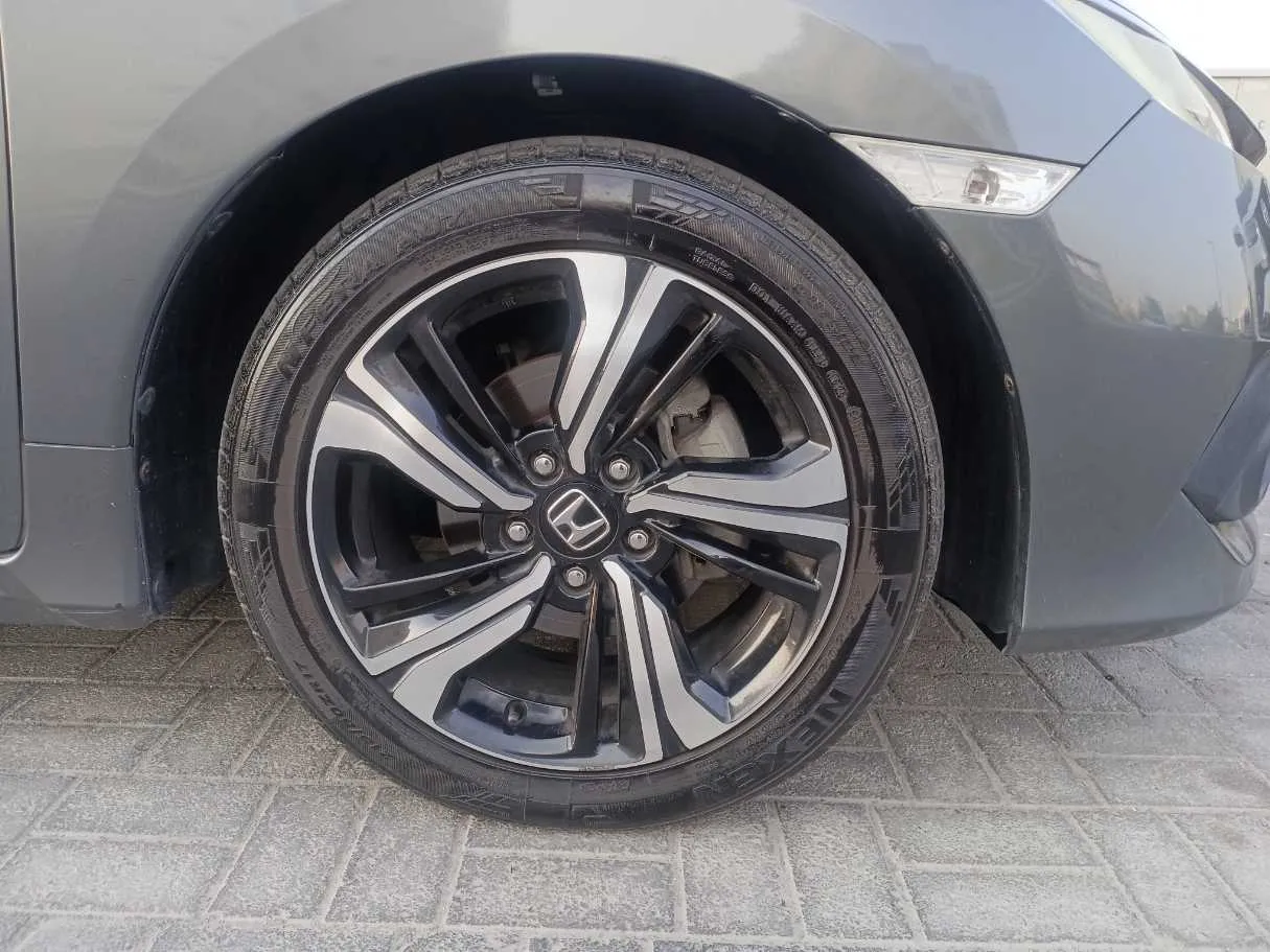 Car image 9