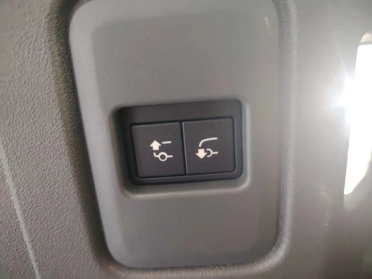 Car image 33