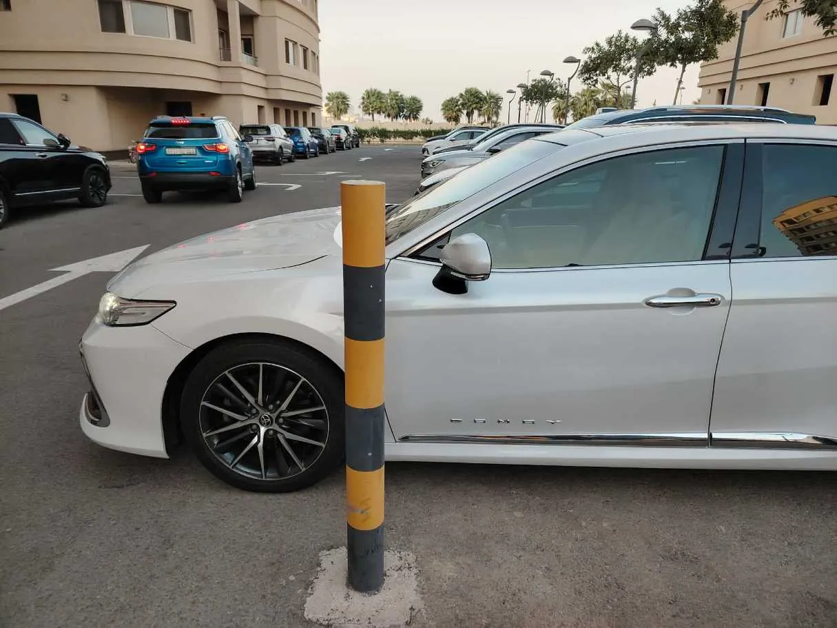 Car image 9