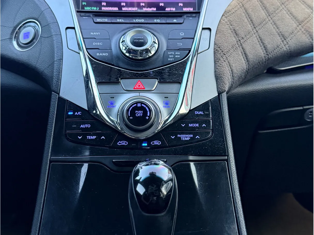 Car image 5