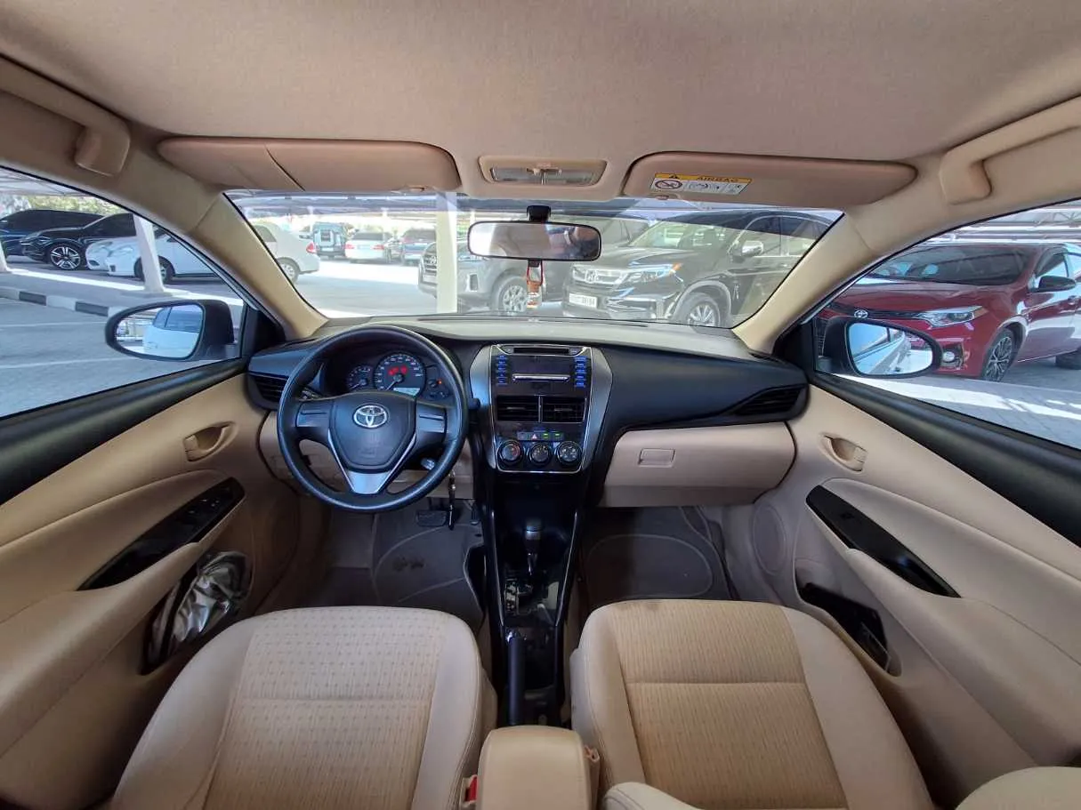 Car image 18