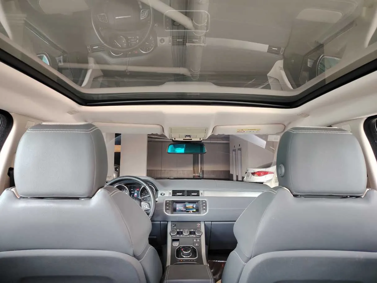 Car image 18