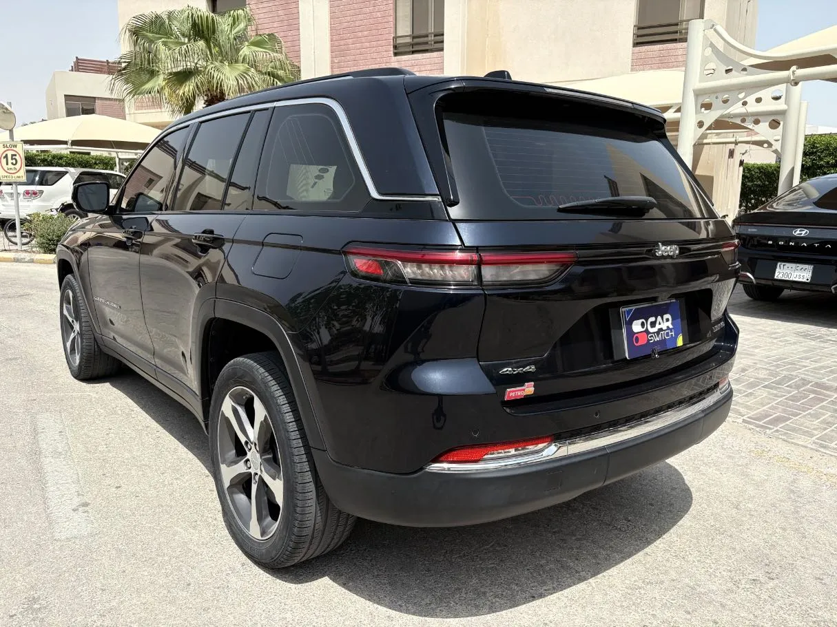 Car image 7