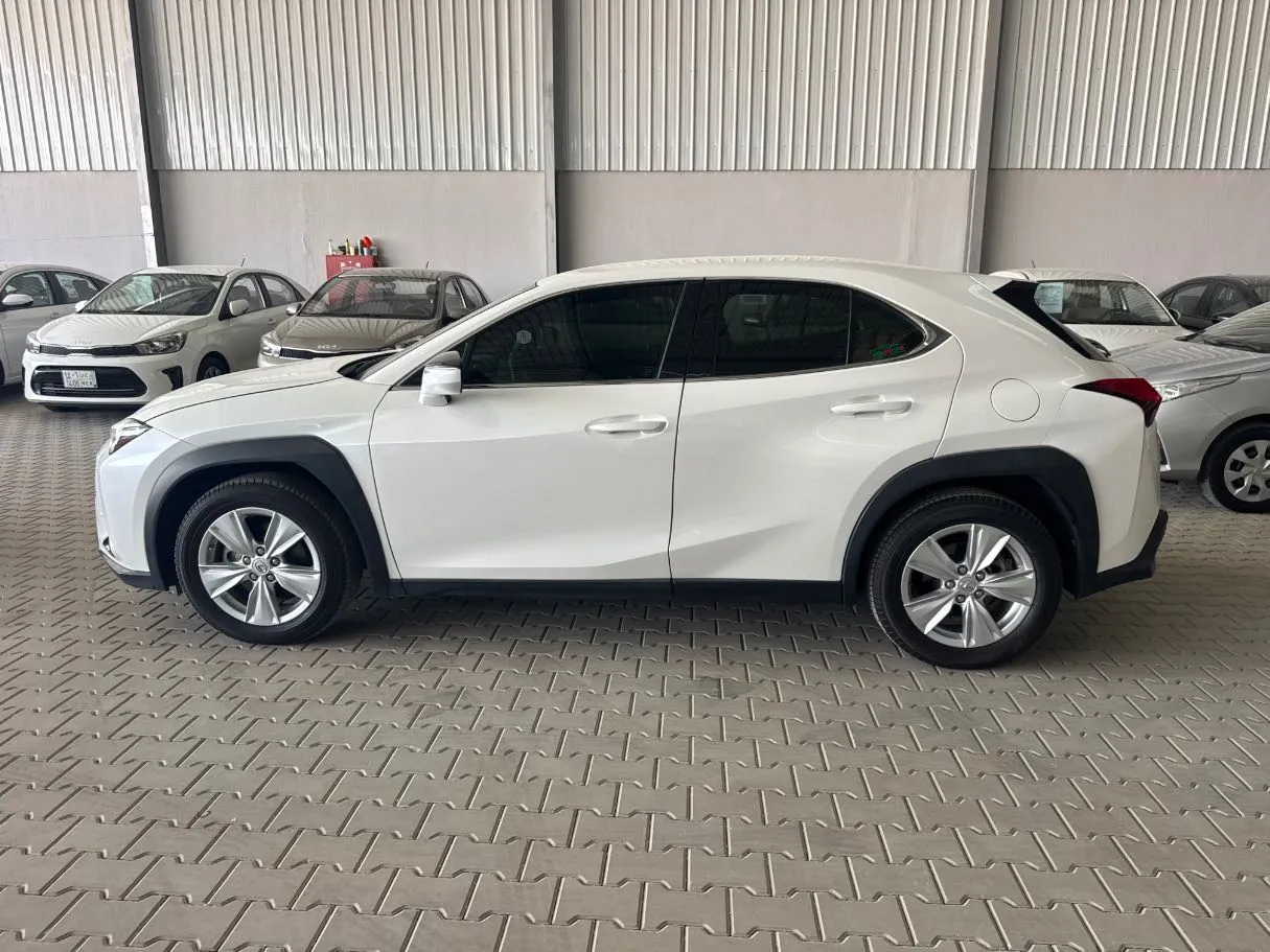 Car image 8