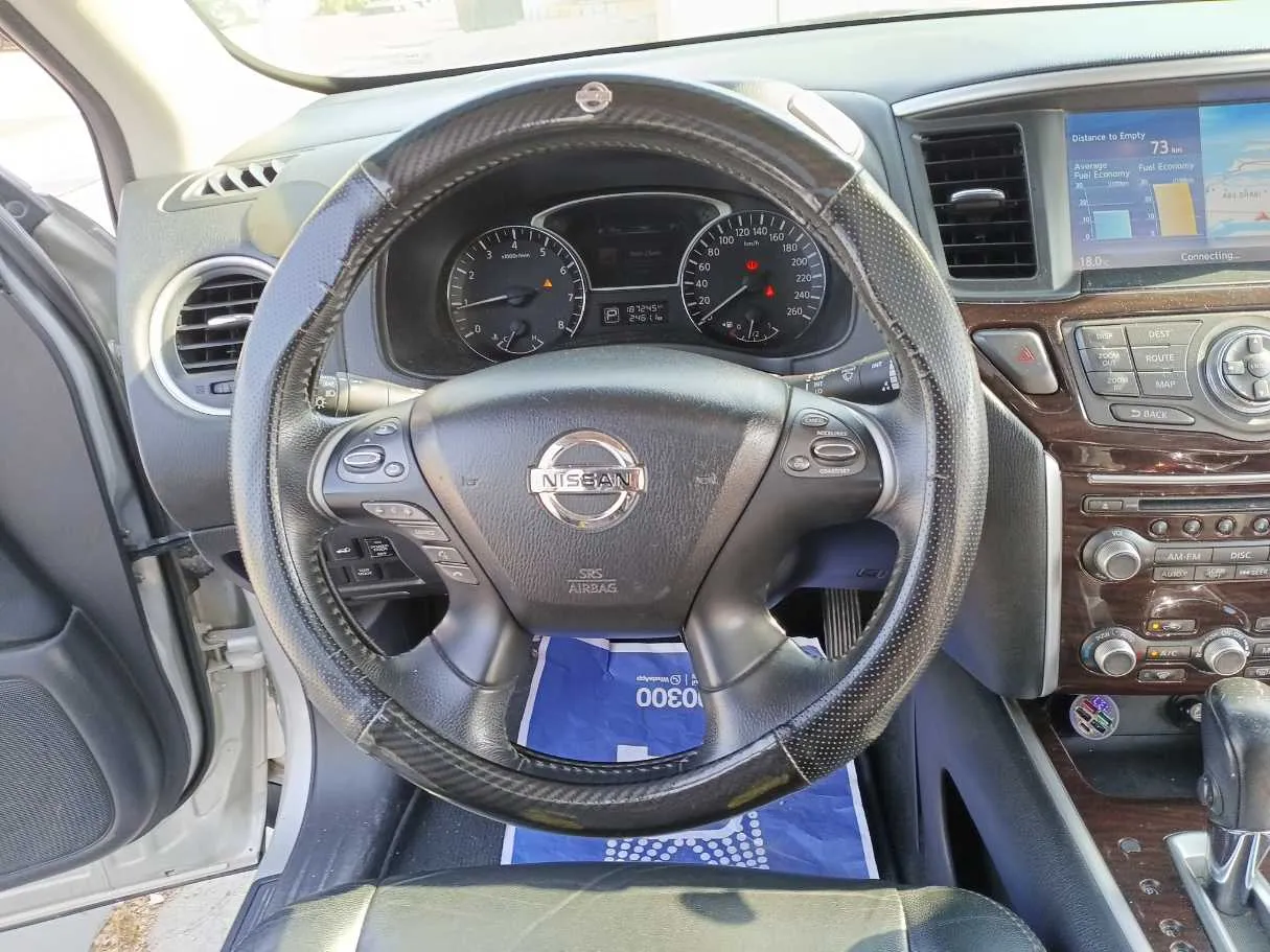 Car image 14