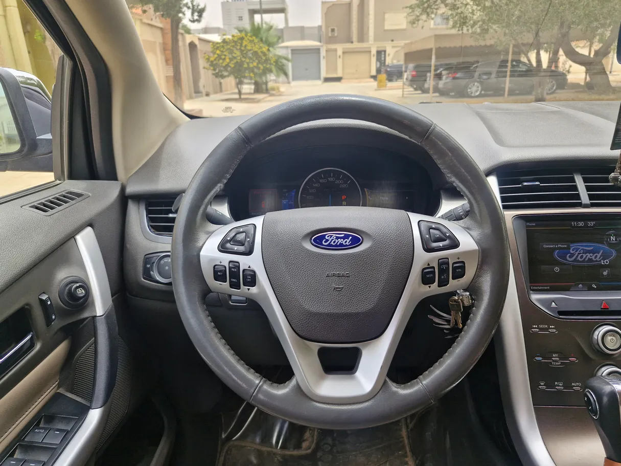 Car image 18