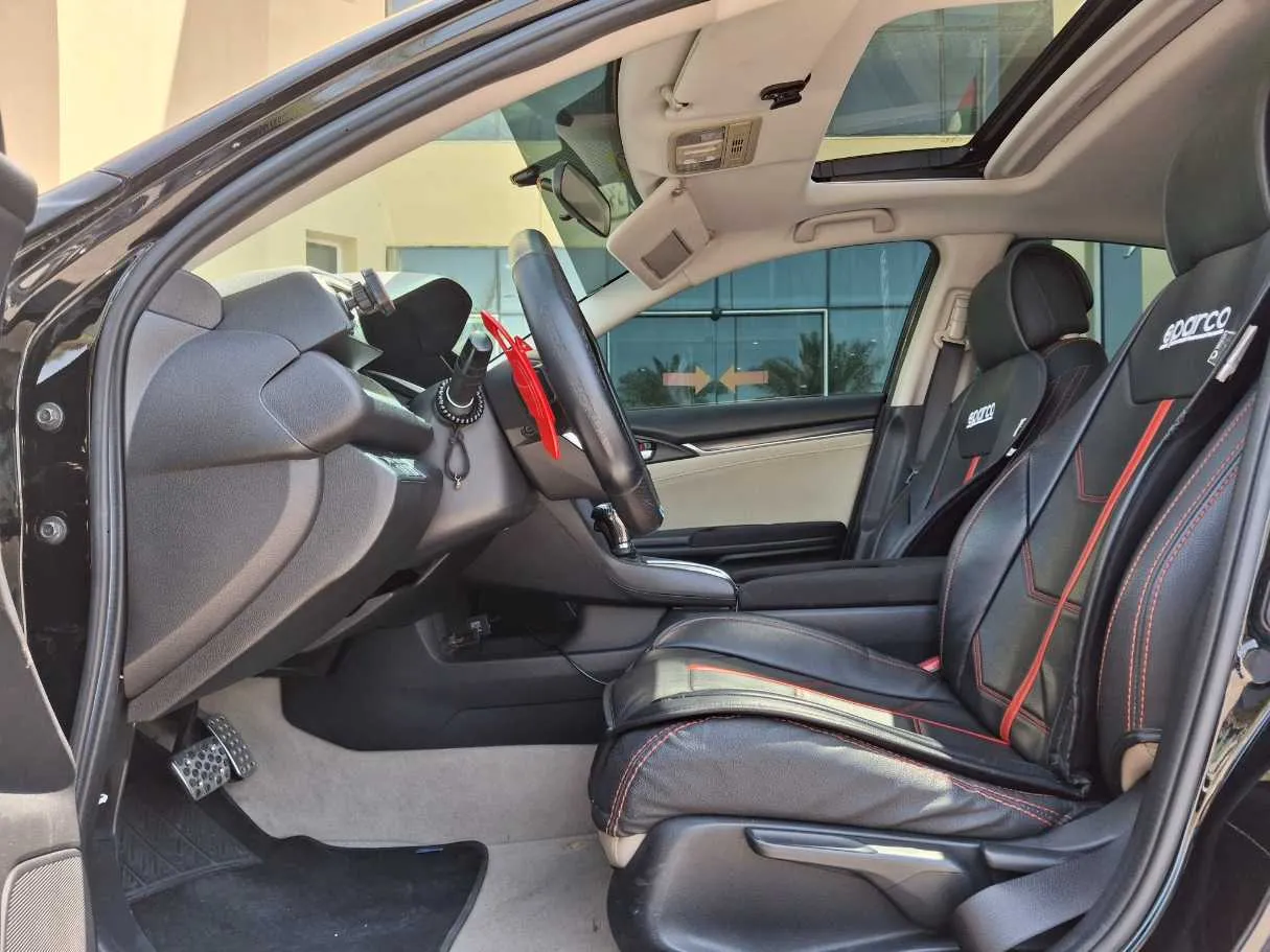Car image 12
