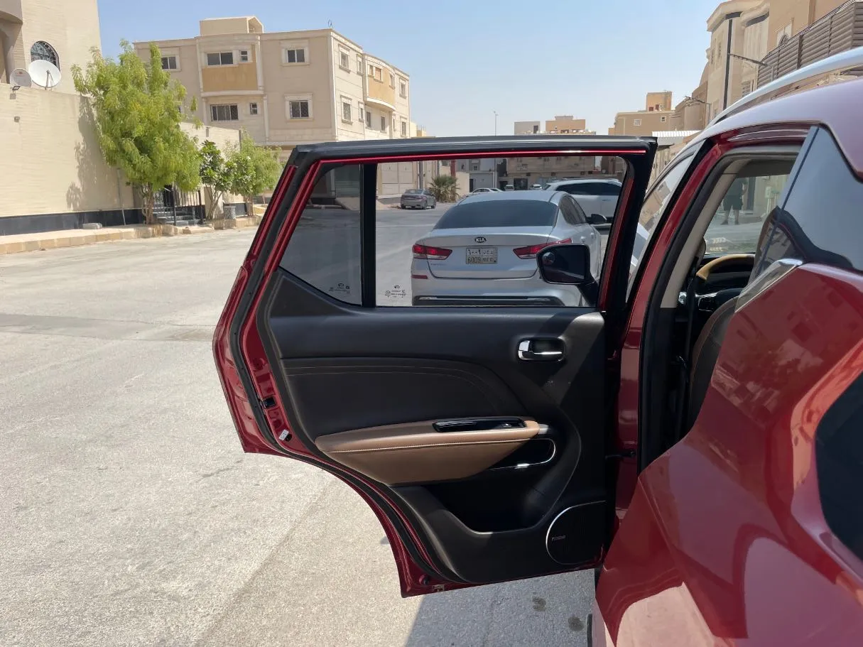 Car image 15