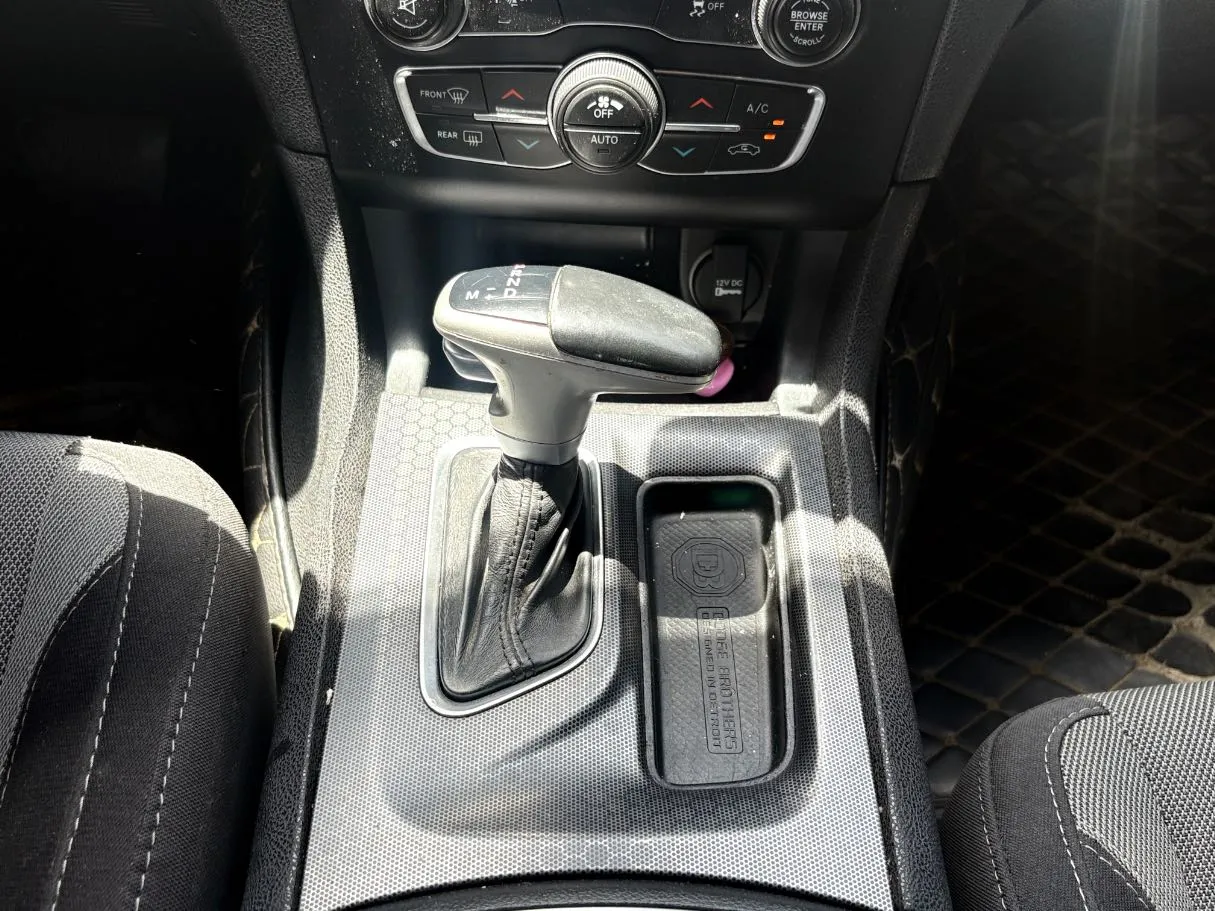 Car image 19