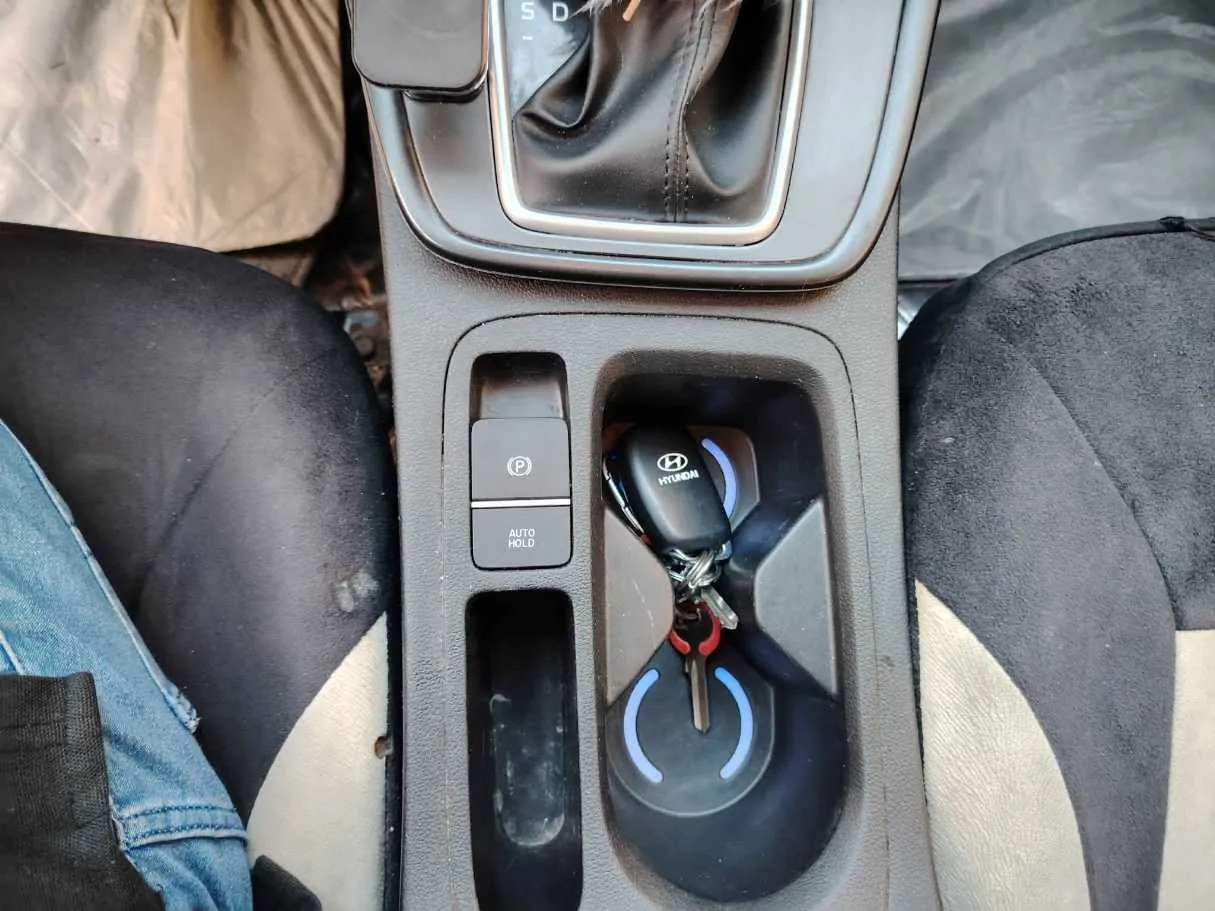 Car image 24