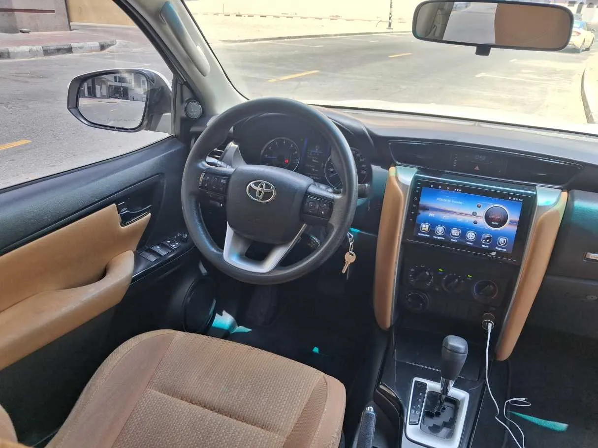 Car image 17