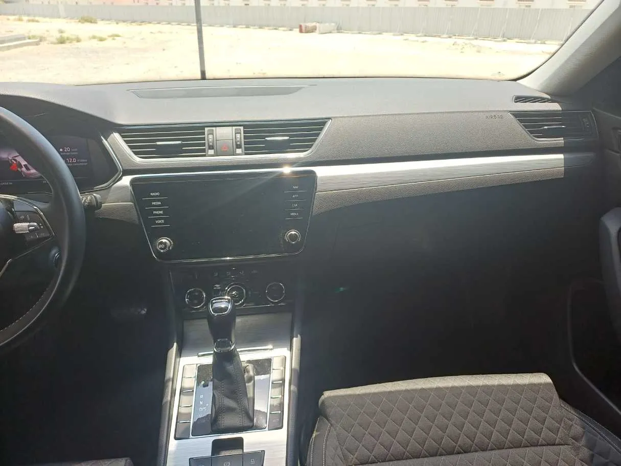 Car image 15