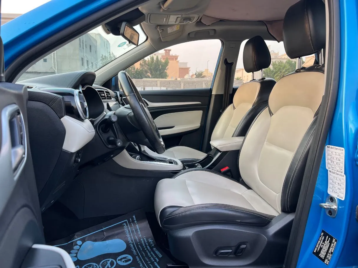Car image 12