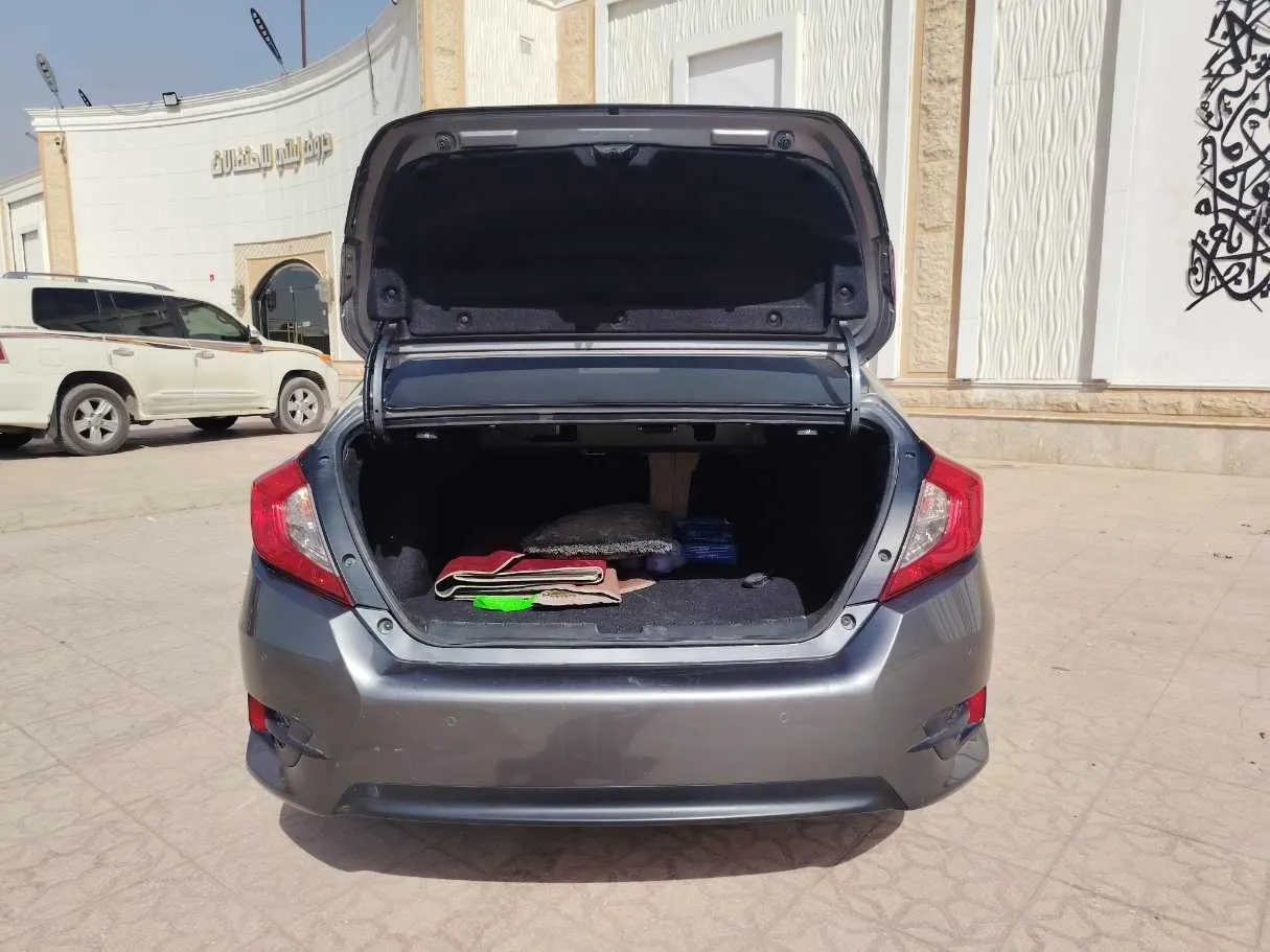 Car image 24