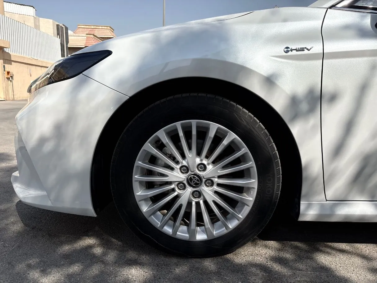 Car image 9