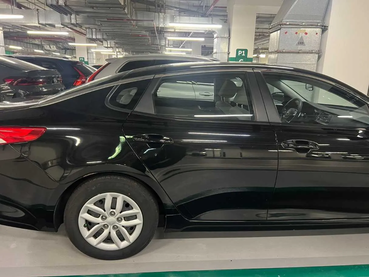 Car image 6