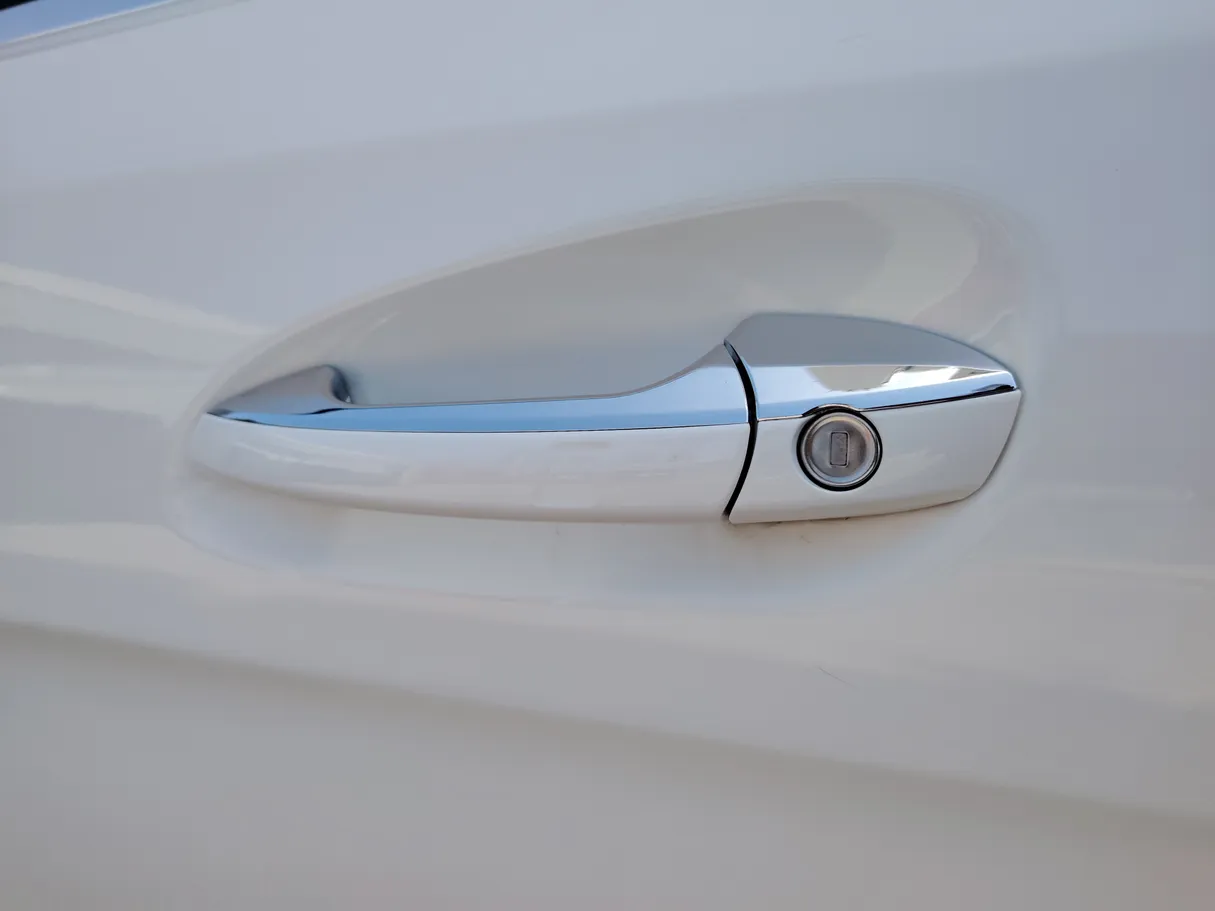 Car image 30